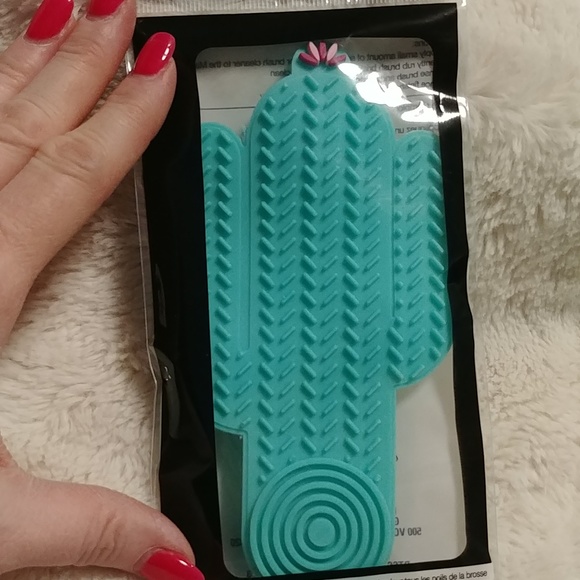 🎉2/$16 Cactus Makeup Brush Cleaning Mat - Picture 4 of 4